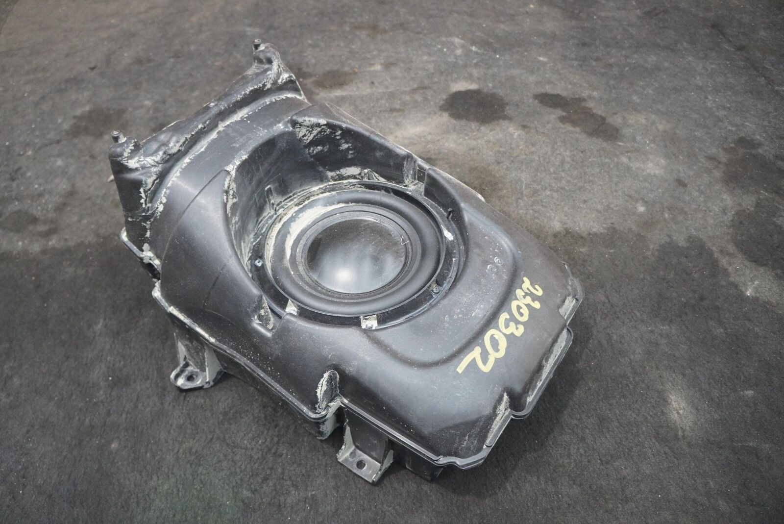 ASTON MARTIN HALO SUBWOOFER (HY53-18808-AB)