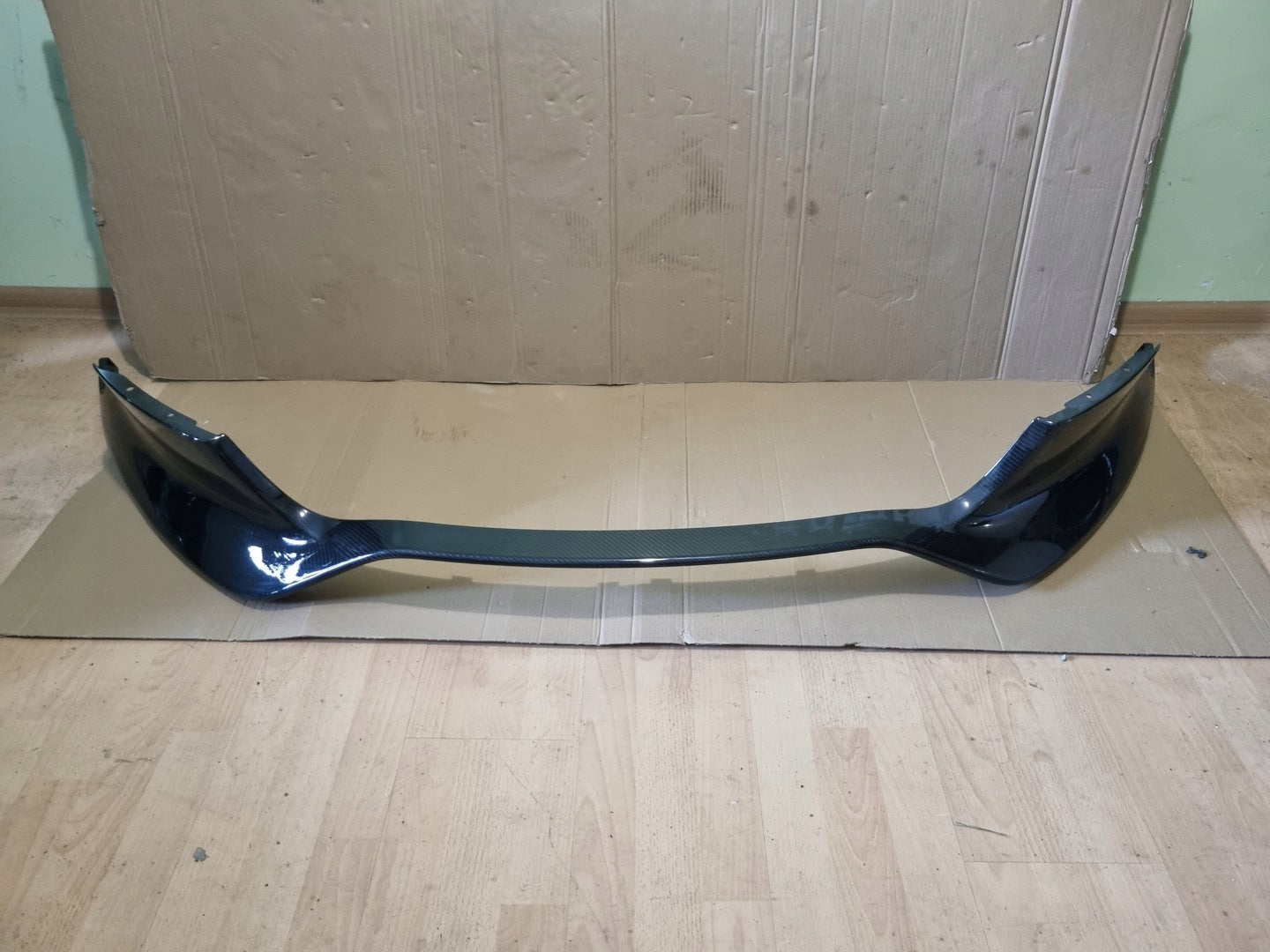 ASTON MARTIN FRONT SPLITER CBN (CD33-17B968-BA )