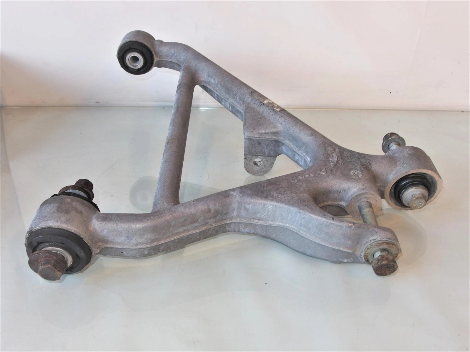 阿斯顿马丁时钟 8D33-15000-Bb