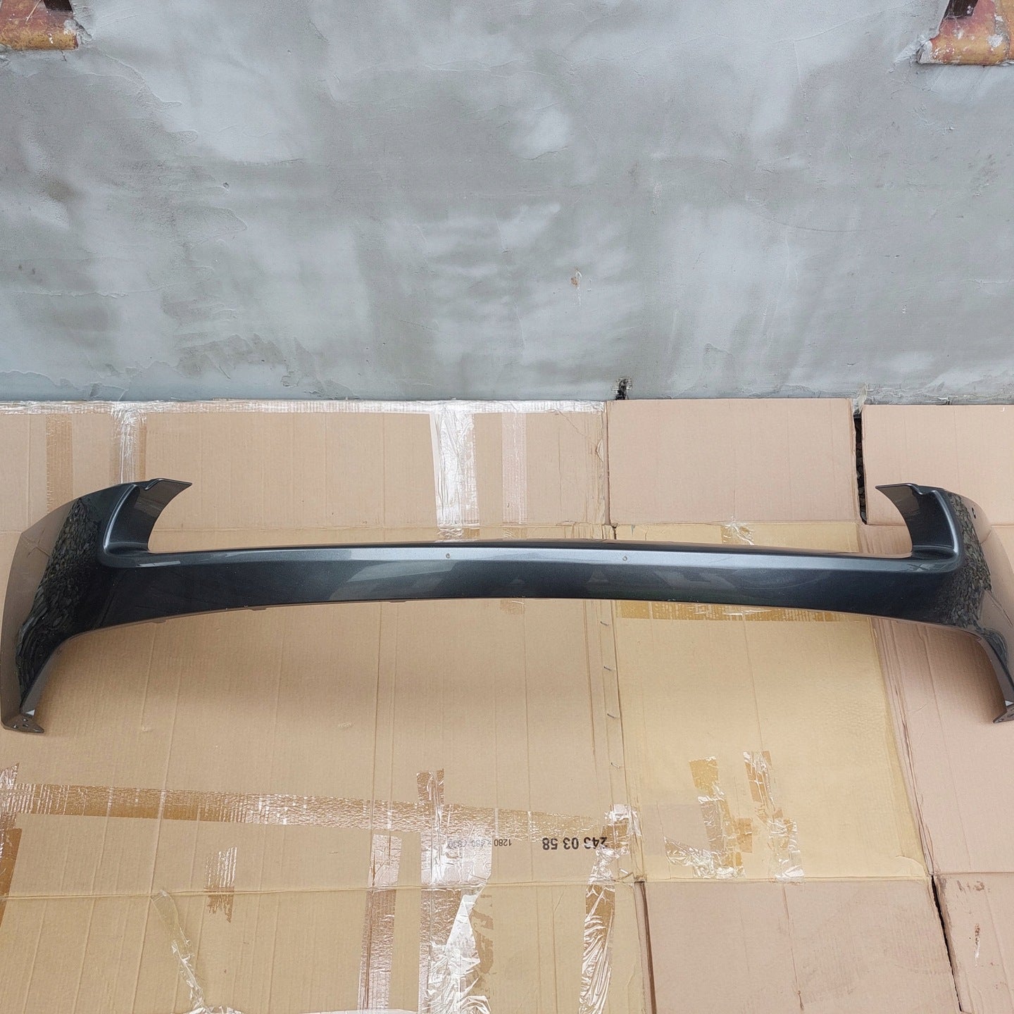 ASTON MARTIN FRONT BUMPER ROW (HY53-17D957-AD)