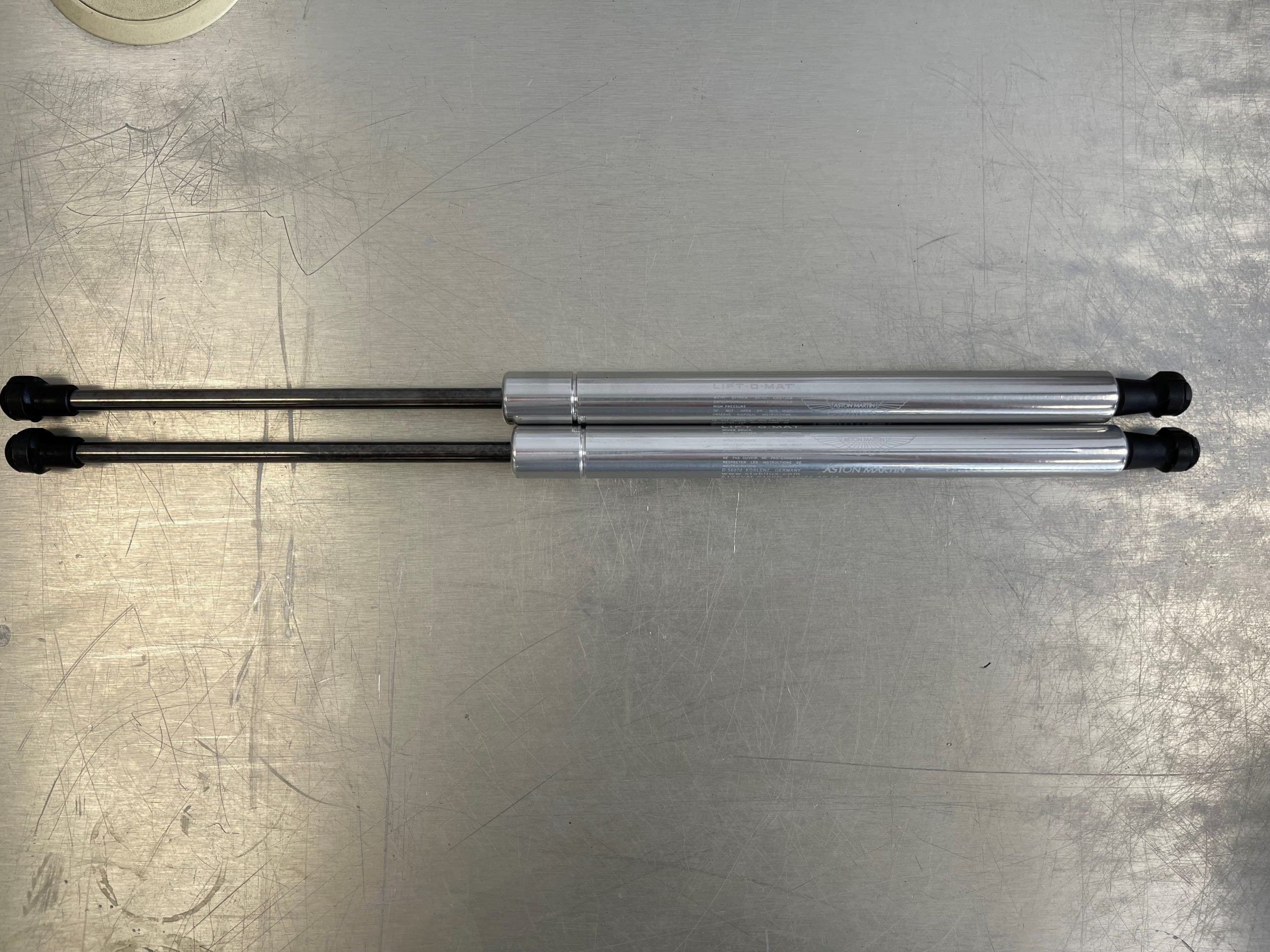 ASTON MARTIN HOOD STAY (4G43-16C826-AB)