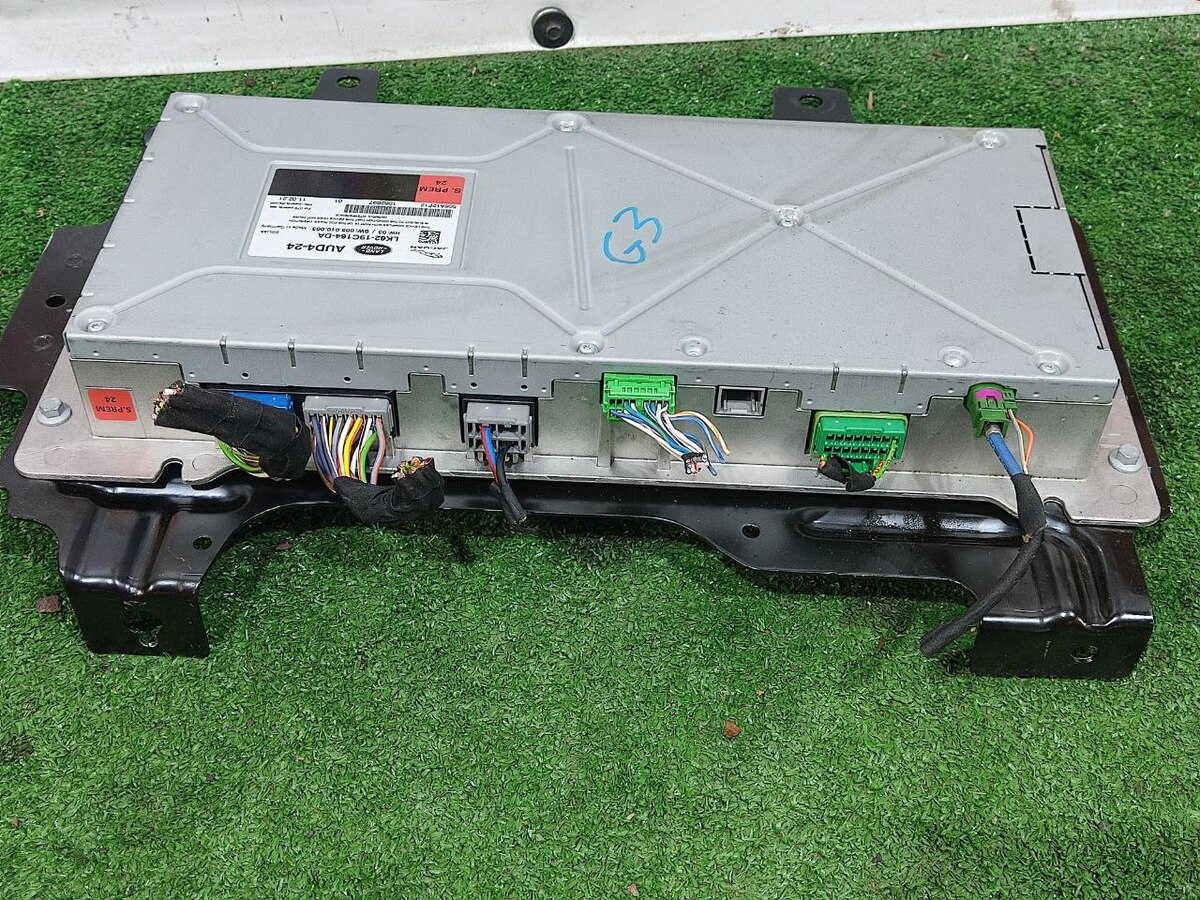 Land Rover Amplifier - audio system
 lr140241