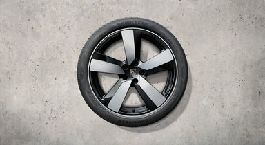 22" Macan Sport summer wheel-and-tyre set, high gloss black. Porsche Macan-e Porsche