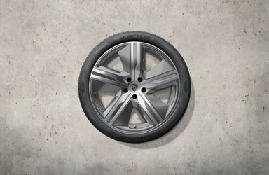 22" Macan exclusive design summer wheel-and-tyre set, platinum silver. Porsche Macan-e Porsche