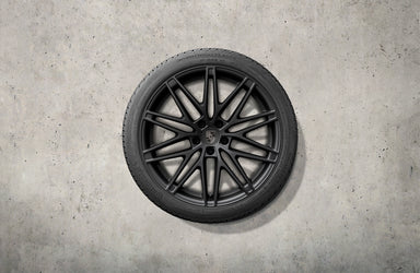 22" RS Spyder design winter wheel-and-tyre set, platinum silver. Porsche Macan-e Porsche