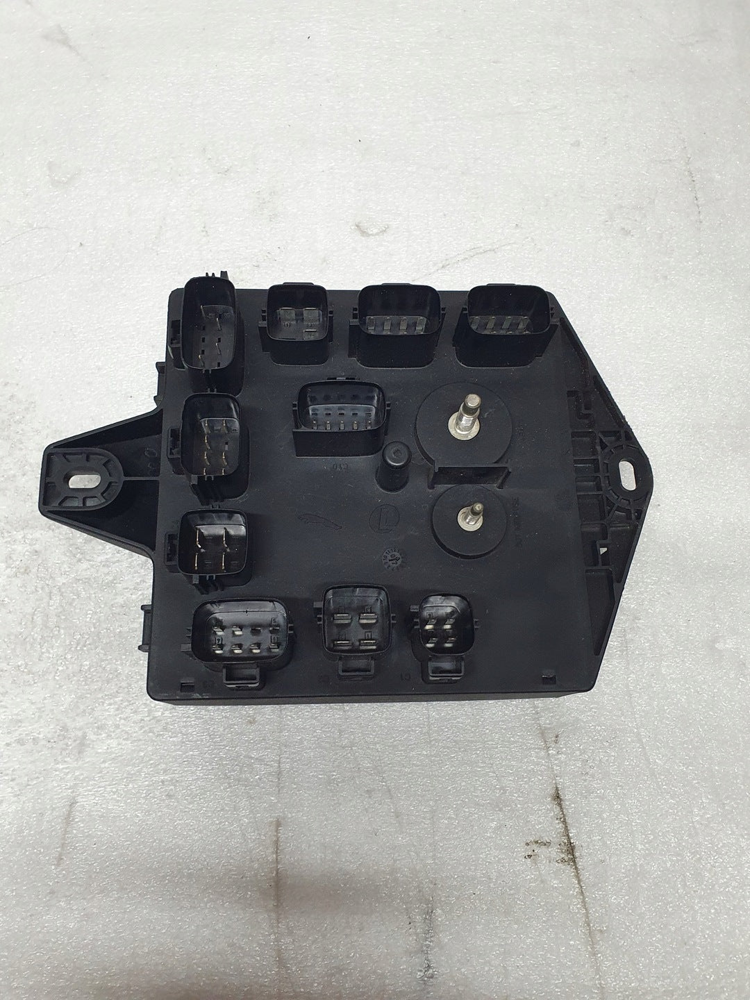 发动机舱保险丝盒