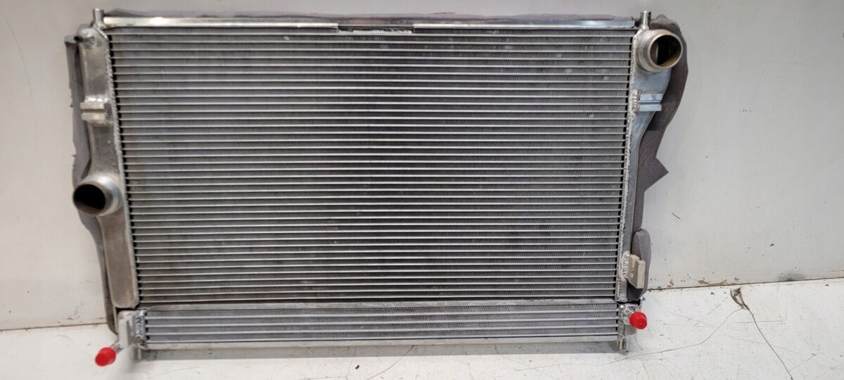ASTON MARTIN CAMBINED RADIATOR/ TRANS OIL COOLER (9D33-8W000-AA )