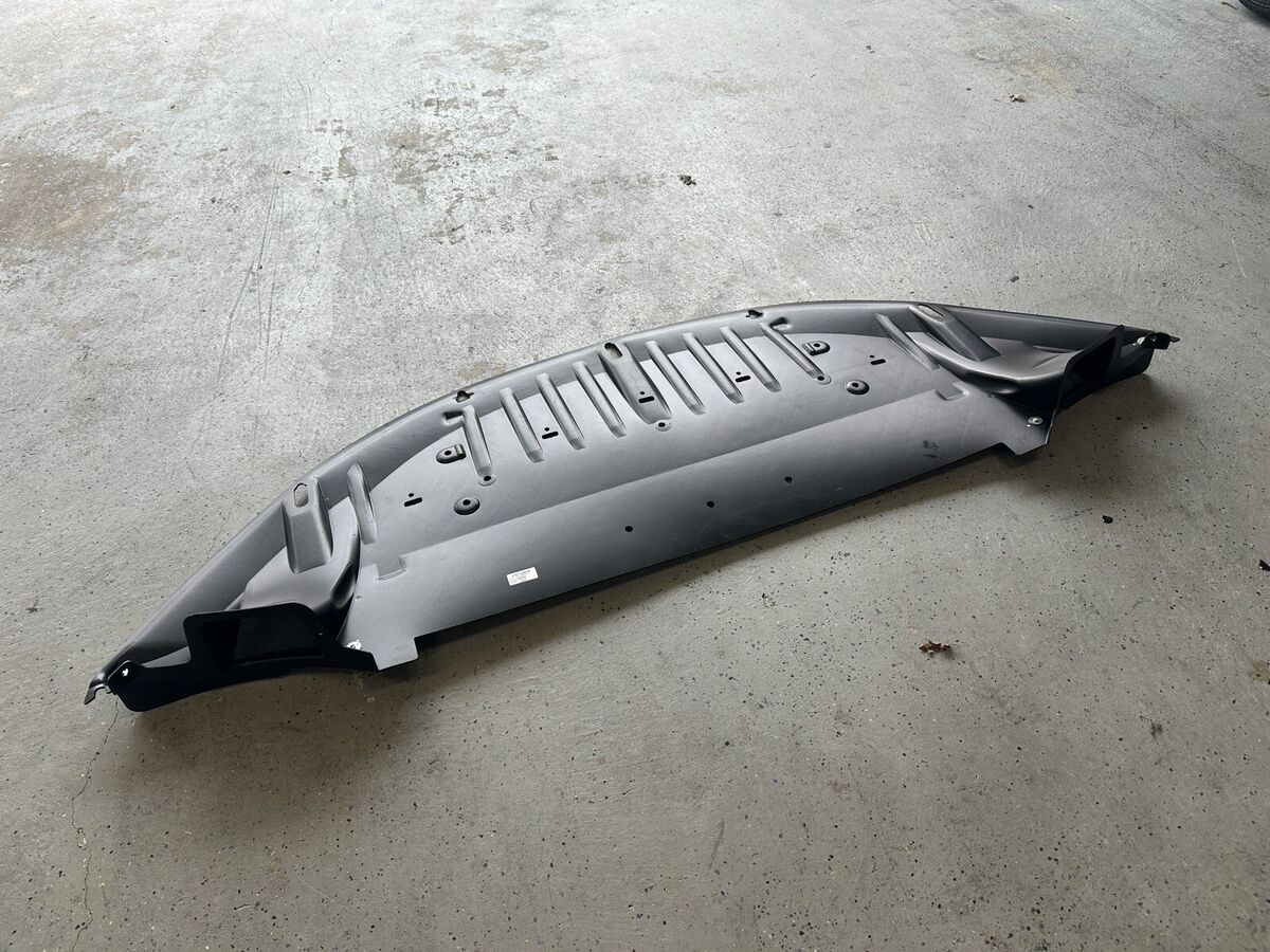 ASTON MARTIN FRONT UNDERTRAY (HY53-11464-AE)